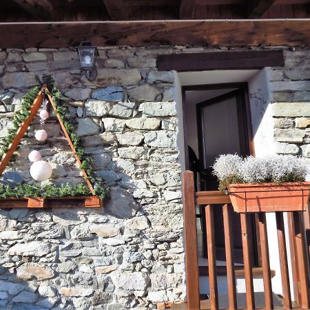Lo Gnomo Sotto Al Glicine Châtillon Exterior foto