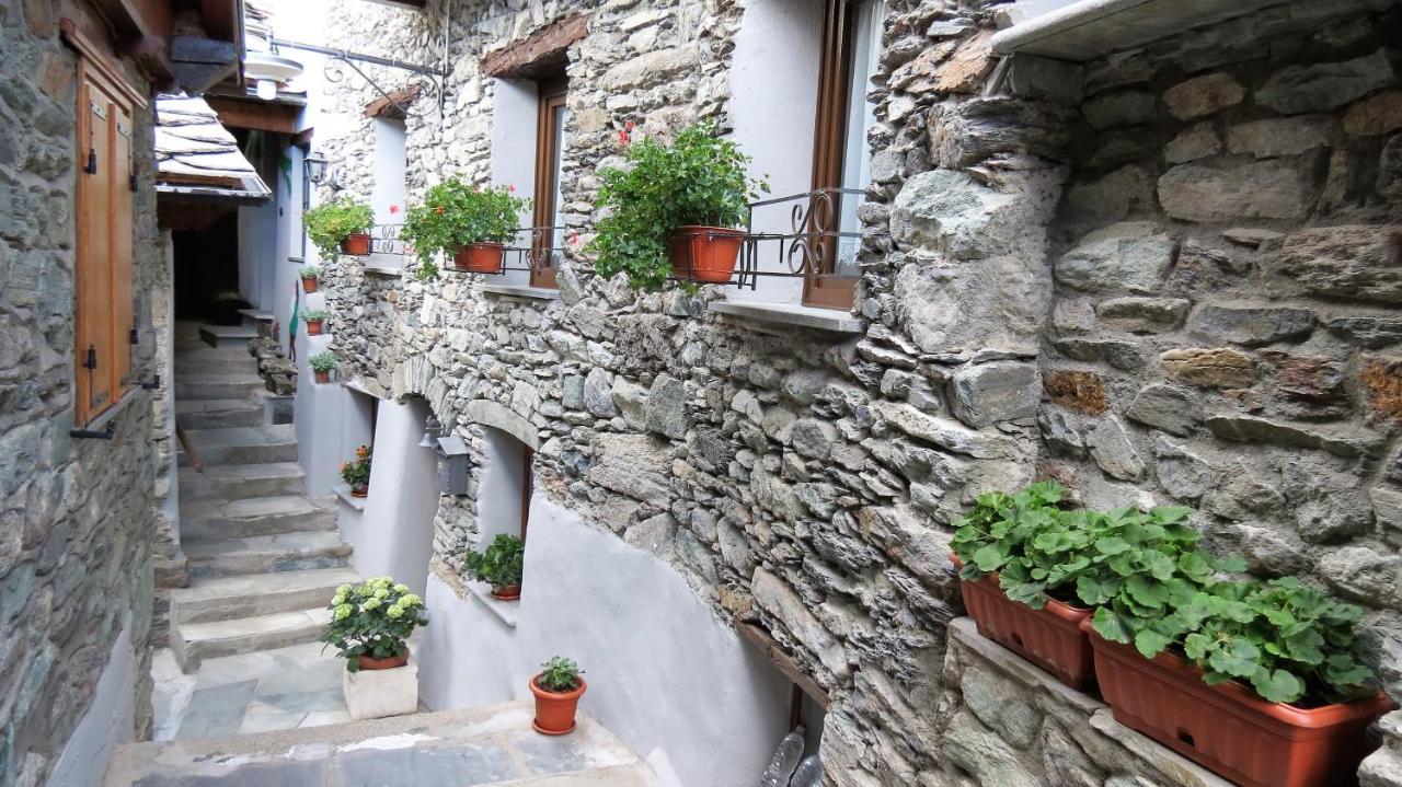 Lo Gnomo Sotto Al Glicine Châtillon Exterior foto