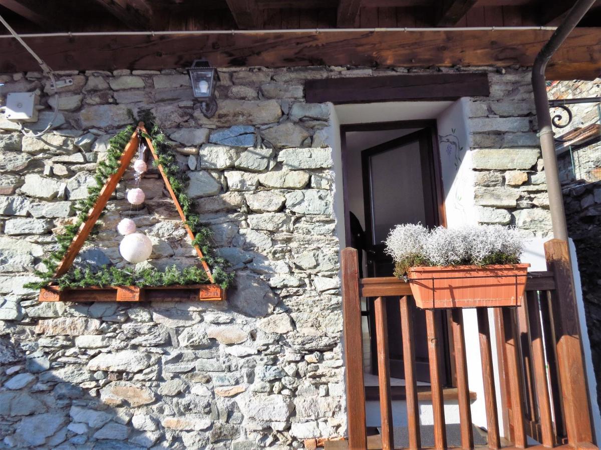 Lo Gnomo Sotto Al Glicine Châtillon Exterior foto