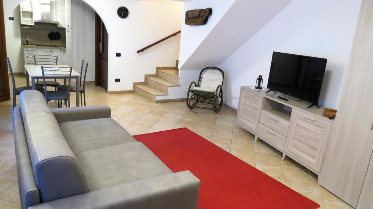 Lo Gnomo Sotto Al Glicine Châtillon Exterior foto
